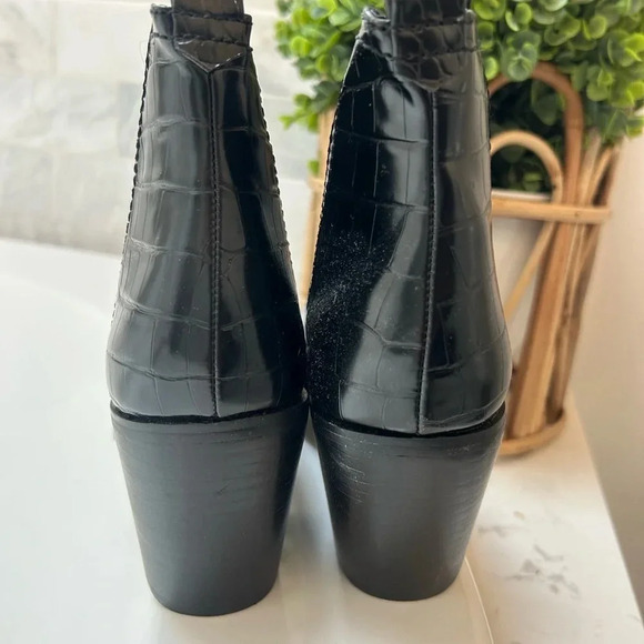 Woman's 9.5 black crocodile ankle bootie with a block heel nwot - Picture 9 of 16